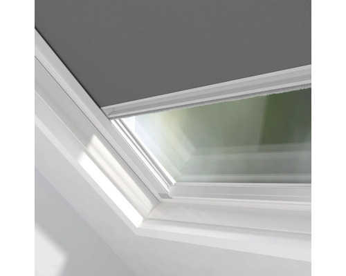 Strešné okno so zatemňovacou roletou