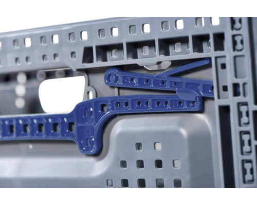 Detailný pohľad na plastovú nádobu s uzamykacím mechanizmom