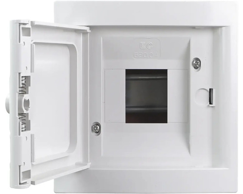 Rozvodná skriňa na povrchovú montáž s otvorenými dvierkami na inštaláciu poistiek a ističov