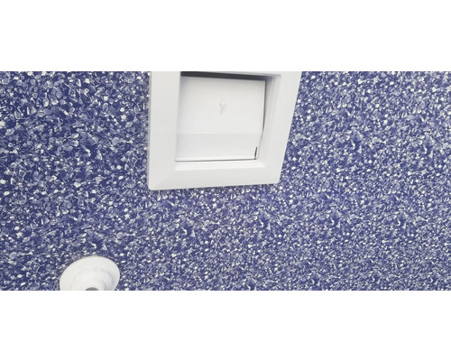 Detail steny s vypínačom a elektrickou zásuvkou