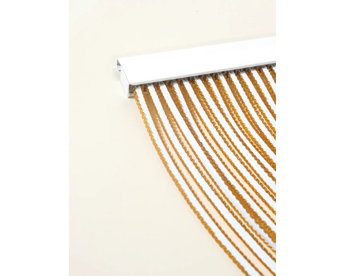 Záves z plastových korálikov s vodiacou lištou