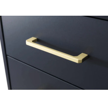 Detail komody so zásuvkami a úchytkou