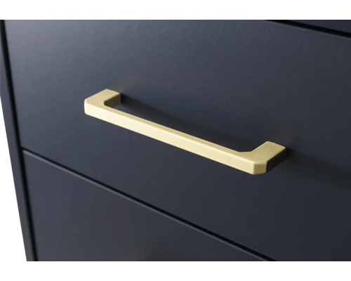 Detail komody so zásuvkami a úchytkou