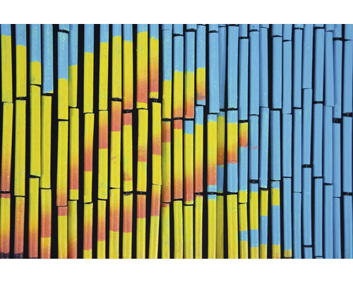 Bambusový záves so žltými, oranžovými a modrými pruhmi
