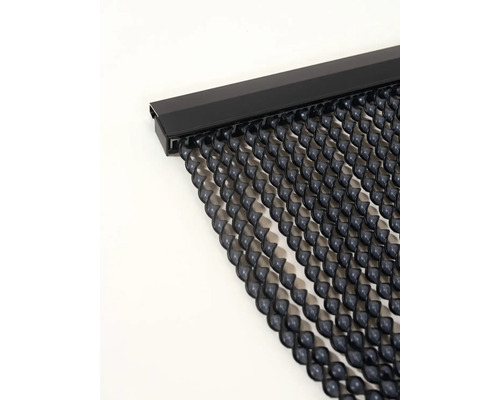 Záves so špirálami ako ochrana proti hmyzu