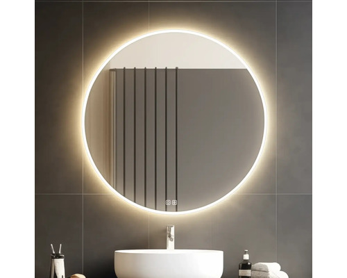 Osvetlené okrúhle zrkadlo nad umývadlom v kúpeľni