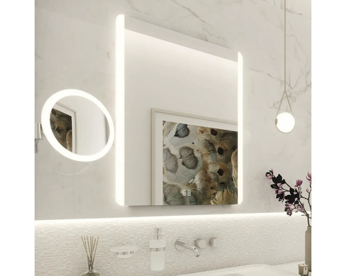 Kúpeľňa s osvetleným zrkadlom a okrúhlym zrkadlom