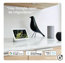 Hlasoví asistenti pre inteligentnú domácnosť na mramorovom povrchu s logami kompatibility Google Home, SmartThings a Amazon Alexa. (Image AI modified or generated)