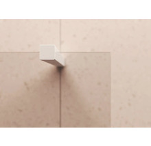 Detail sprchovej zásteny s držiakom