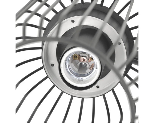 Detailný záber objímky žiarovky s kovovými prvkami