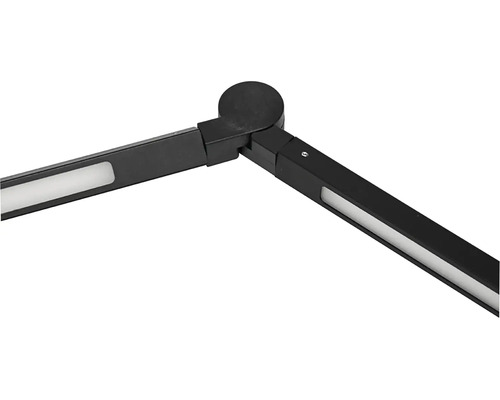 Detail čierneho LED svietidla s kĺbom