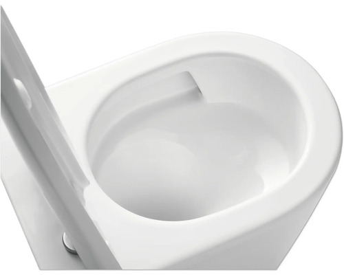 Detailný záber bielej keramickej toalety