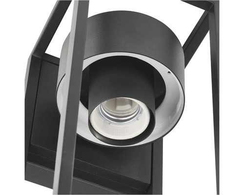 Detailný záber čierneho vonkajšieho svietidla s objímkou