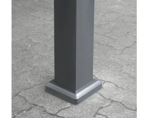 Detailný pohľad na stĺpik s upevnením pätky.