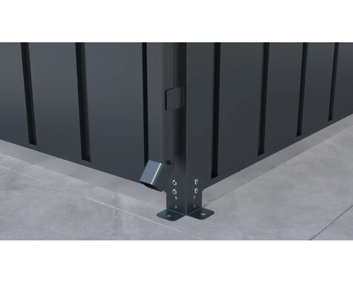 Detail rohu záhradného domčeka s odvodom vody a upevnením k podlahe