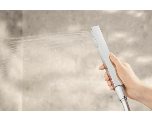 Ručná sprcha s prúdom vody