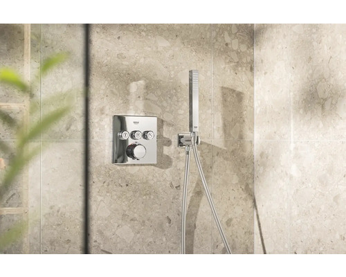 Sprchová armatúra s ručnou sprchou na stene