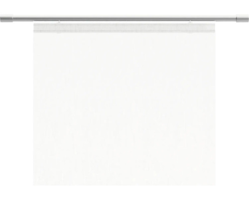 Biele látkové rolety s kovovou lištou na dekoráciu okien