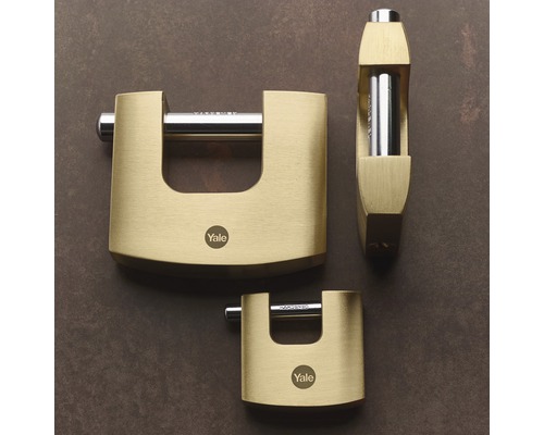 Tri visiace zámky značky Yale v rôznych veľkostiach