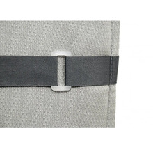 Detailný záber rolety s pásikom a upevňovacou sponou