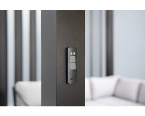 Detailný pohľad na zastrešenie terasy Biossun s ovládacím prvkom