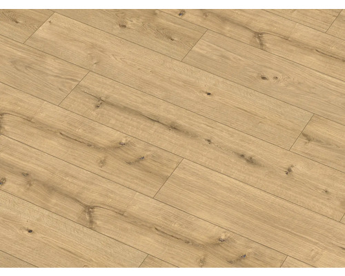 Položená laminátová podlaha so vzhľadom dreva.