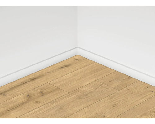 Roh miestnosti s laminátovou podlahou