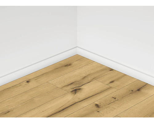 Položená drevená podlahová krytina v rohu