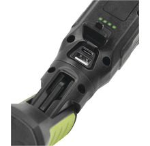 Detail dielenského svietidla s nabíjacím portom USB