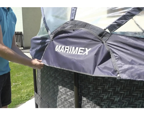 Logo Marimex na kryte bazéna.