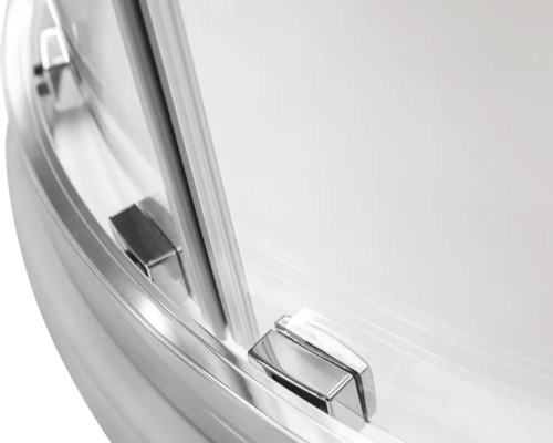 Detail sprchovacieho kúta s kovaním posuvných dverí