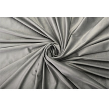 Detail šedej zamatovej látky v špirálovom tvare