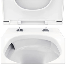 Detailný záber bielej toalety s otvoreným záchodovým vekom