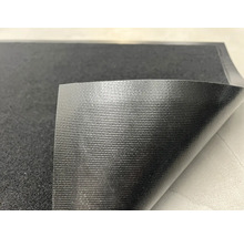 Čierna protišmyková podložka s ryhovaným povrchom