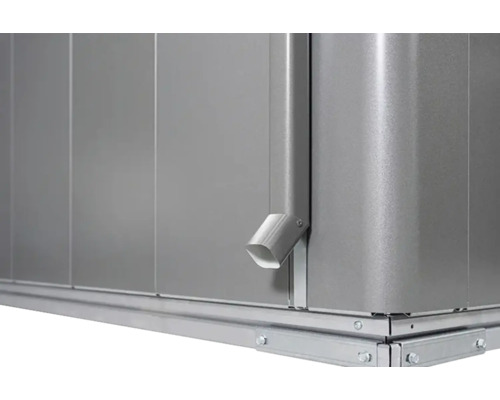 Detailný pohľad na záhradný domček s odkvapom