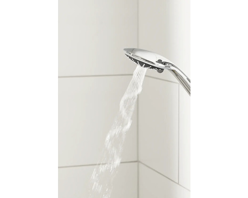 Ručná sprcha s tečúcou vodou