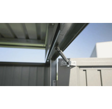 Detail plynové pružiny na záhradnom domčeku.