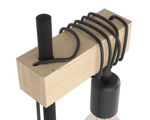 Detailný záber lampy s drevenou základňou a drôtenými prvkami