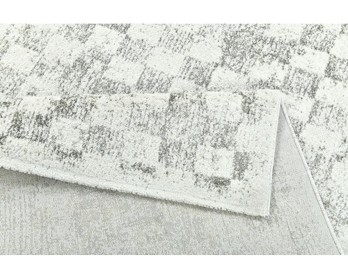 Koberec s geometrickým vzorom