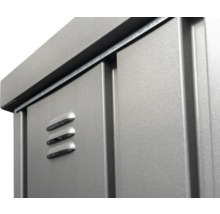 Detailný pohľad na kovový záhradný box s vetracími otvormi