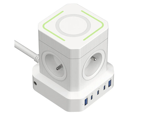 Biela kocka zásuvky s USB portami a funkciou bezdrôtového nabíjania