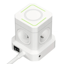 Zásuvková kocka s niekoľkými zásuvkami a USB portami