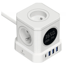 Predlžovací kábel v tvare kocky s USB portami a displejom