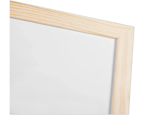 Detail rohu tabule s dreveným rámom