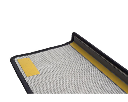 Detail schodu s kobercom