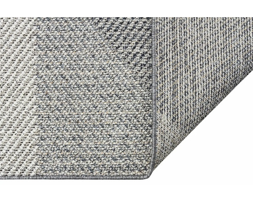 Detailný pohľad na tkaný koberec