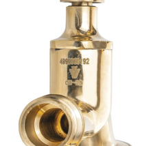 Detailný záber mosadzného vodovodného kohútika