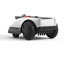 Robotická kosačka na trávu Ecovacs s hrubými pneumatikami