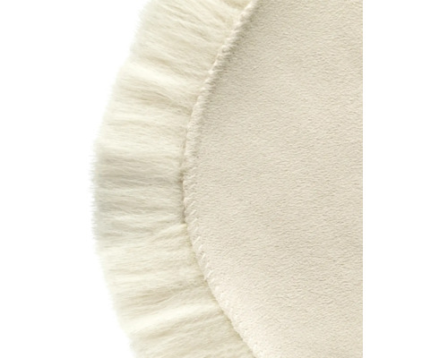 Detail okrúhleho koberca s ozdobnými strapcami