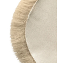 Detail okrúhleho koberca s dlhým vlasom